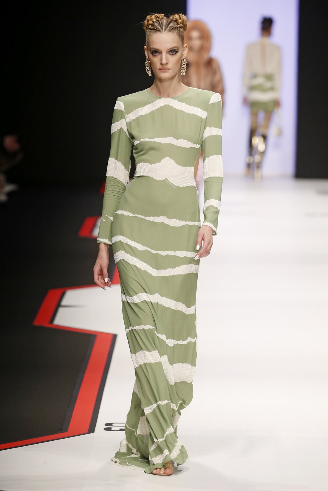 Green Embroidered Dress de Elisabetta Franchi — la pieza estrella del drop