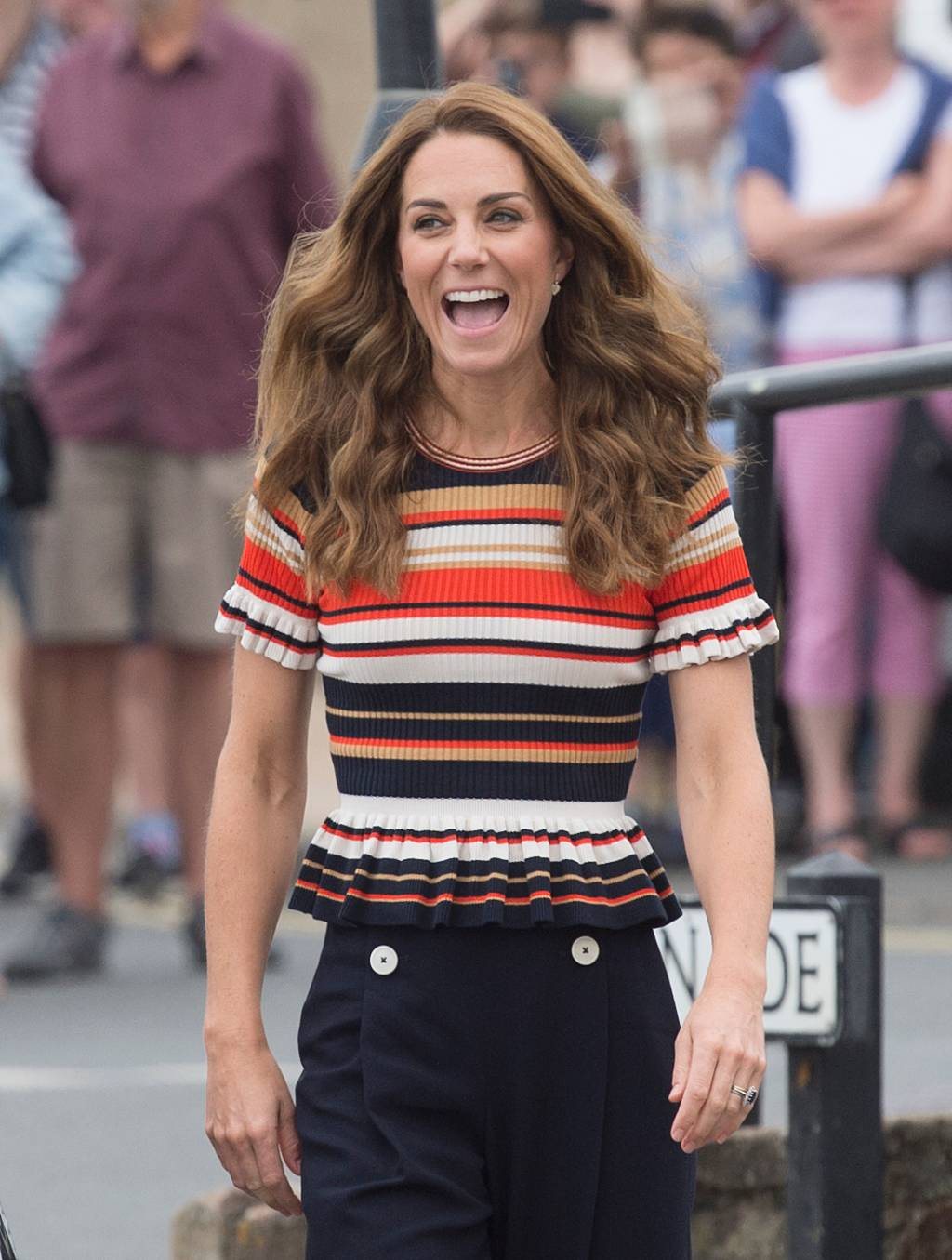 Kate Middleton con top de rayas en el King's Cup 2019