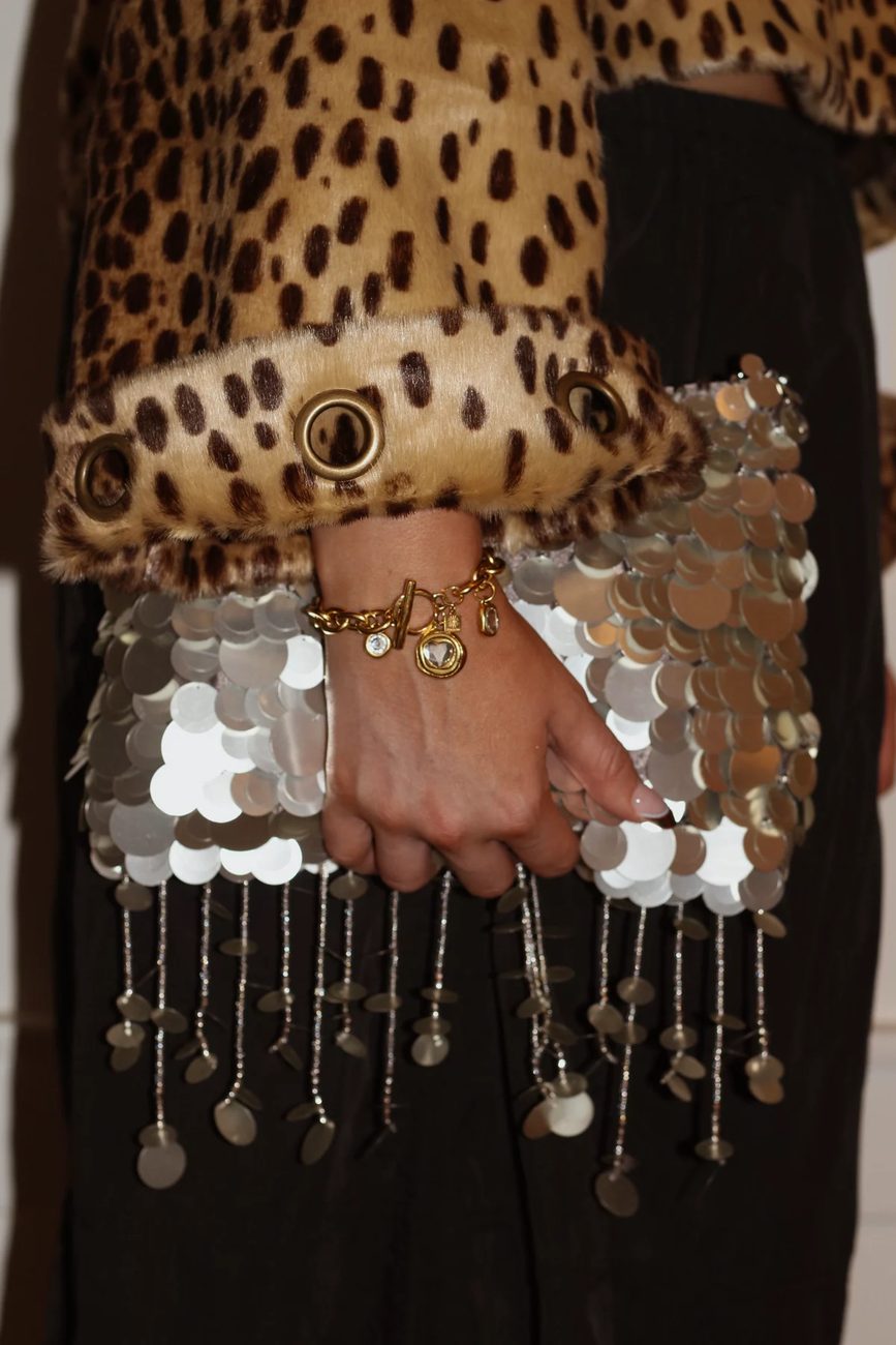 Accesorio de paillettes plateadas
