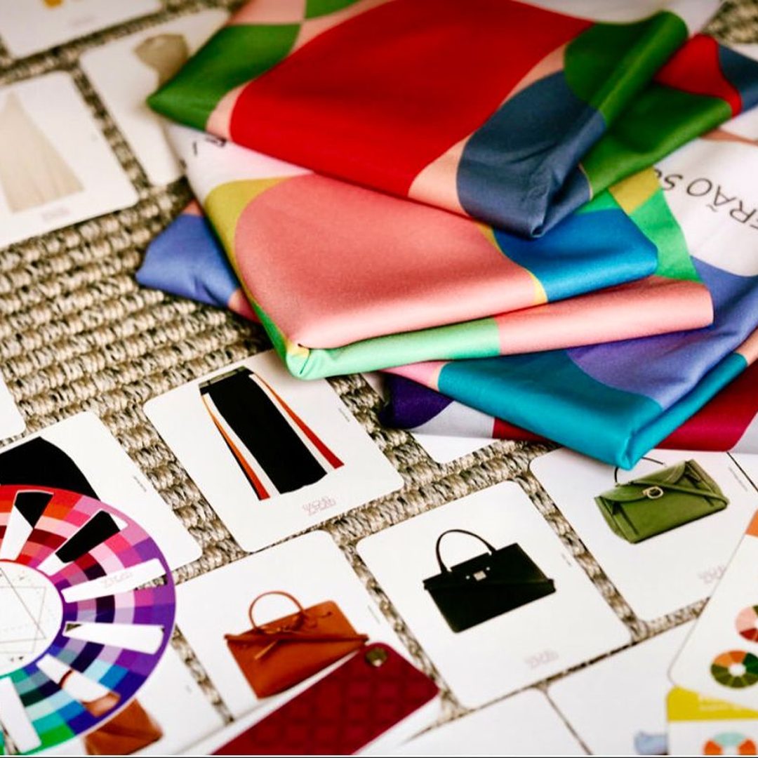 Style Guide by Tina — análisis de color y estilo