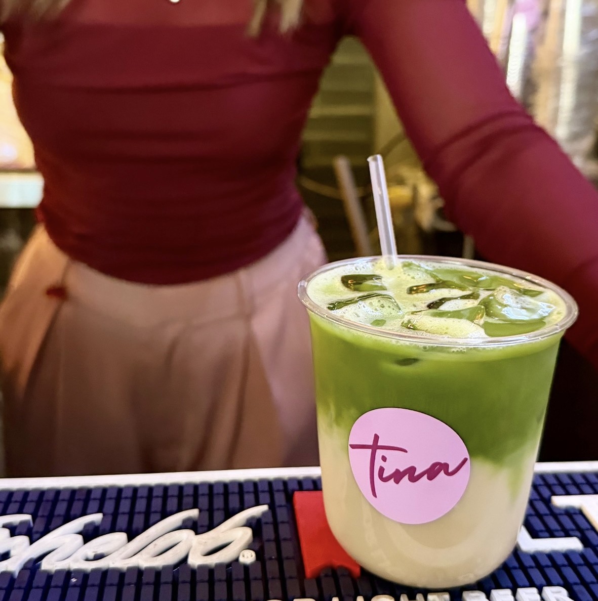 Matcha de Very Matcha con el sticker de Tina en Casaducho