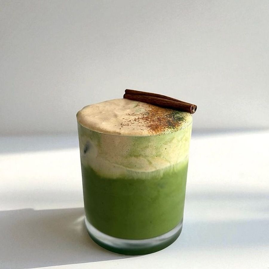 Matchanela, matcha con leche de avena y canela